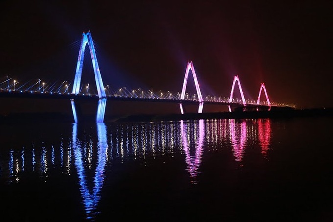 Hanoi bridge gets LED lighting system - 1