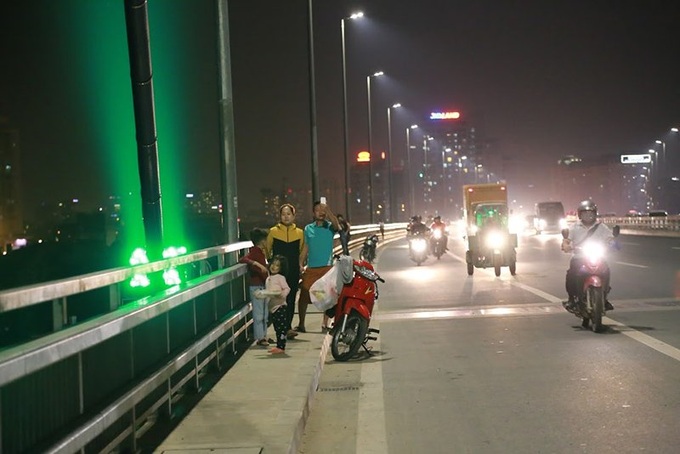 Hanoi bridge gets LED lighting system - 6