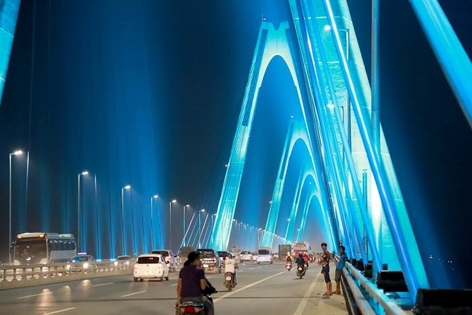 Hanoi bridge gets LED lighting system - 4