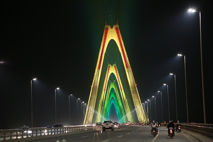 Hanoi bridge gets LED lighting system - 5