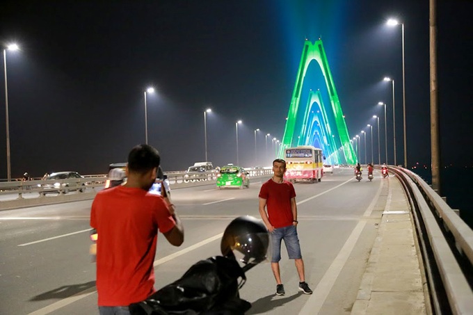 Hanoi bridge gets LED lighting system - 8