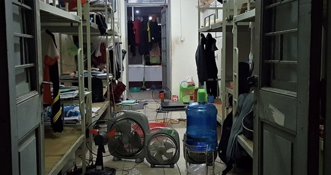 Hanoi people struggle to hide from the heat - 4