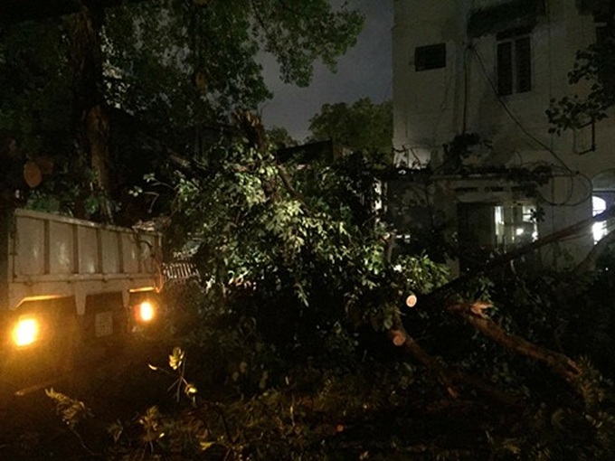 Hanoians warned to stay inside during rains - 1 Hanoians warned to stay inside during rains - 1