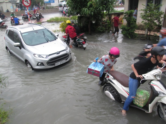 North-South rail delay due to flood - 1