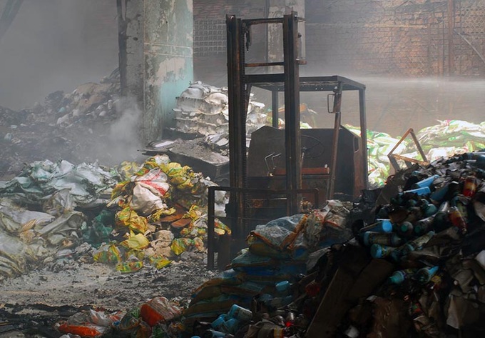 Thousands of people evacuated after pesticide storage fire - 1