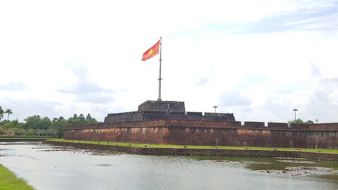 Hue to fire cannons of Flag Tower for tourists - 1