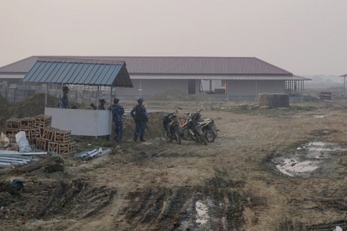 Myanmar minister makes landmark visit to Rohingya camp - 1