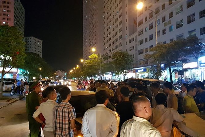 Residents oppose illegal parking lot shut down - 1