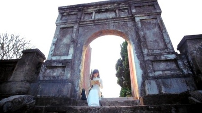 Young people bring attention to forgotten relic - 3 Young people bring attention to forgotten relic - 3