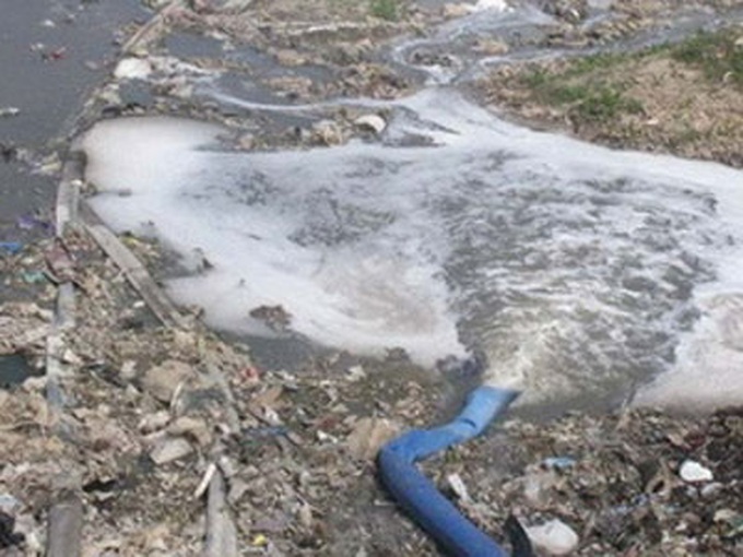 City finds 700 firms polluting - 1