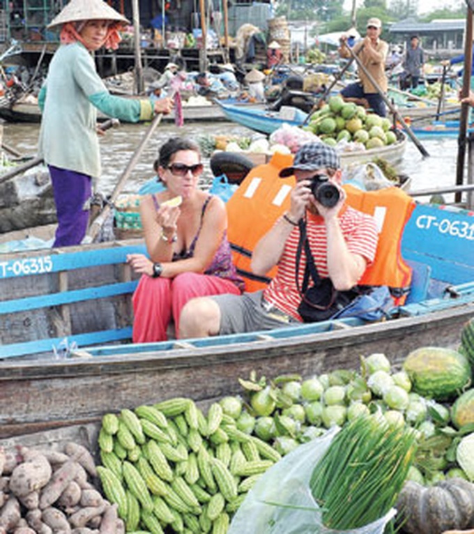 Tourists still flock to Delta - 1