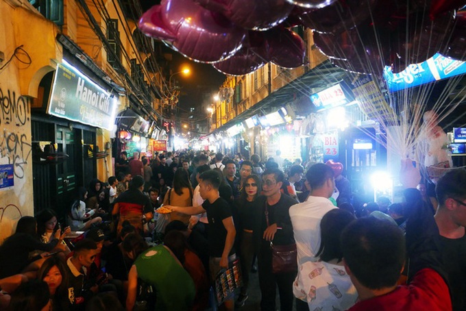 Young people celebrate Halloween - 1