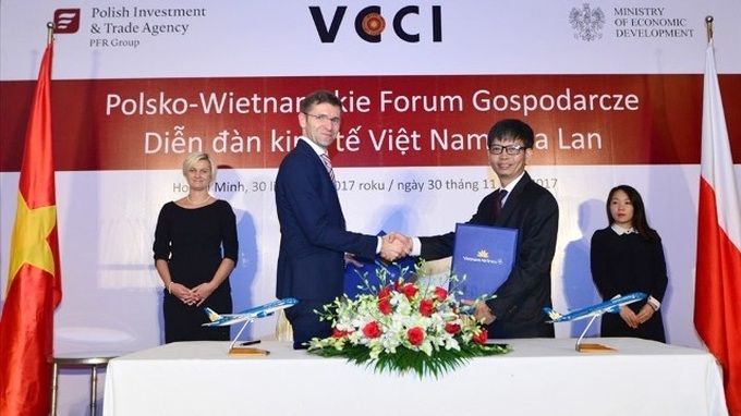 Vietnam, Polish airlines ink cooperation agreement - 1