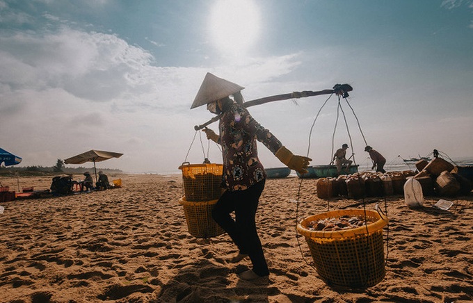 Bustling fishing port in Ba Ria-Vung Tau - 7