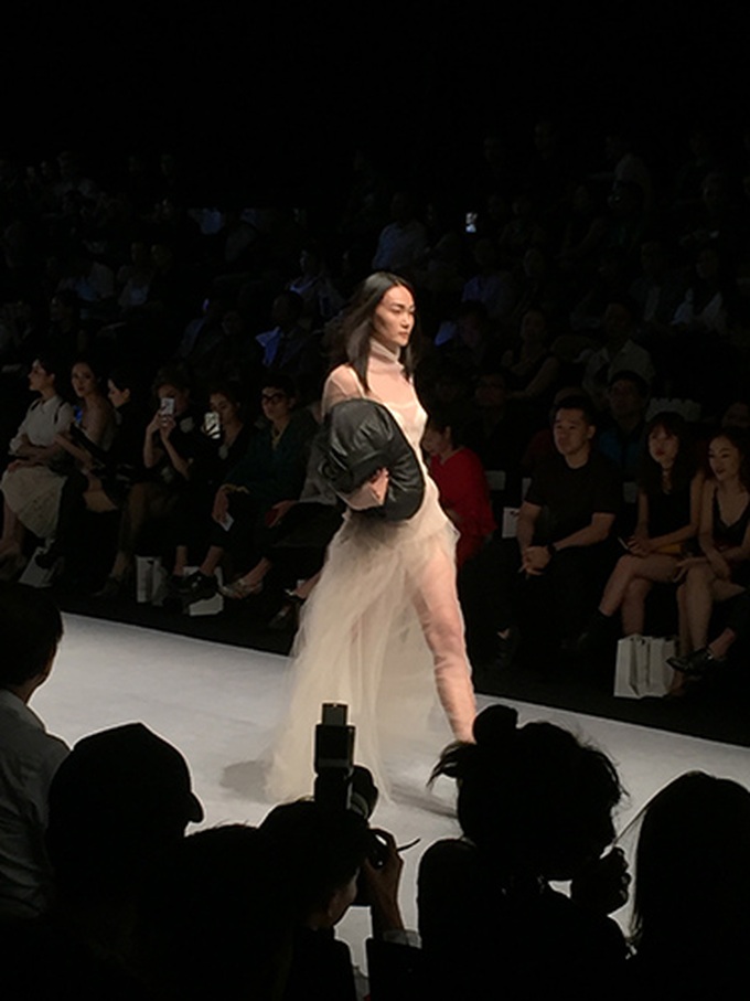 Vietnam International Fashion Week 2018 opens - 4