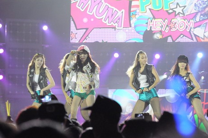 K-Pop stars a treat for Hanoi audience - 1 K-Pop stars a treat for Hanoi audience - 1
