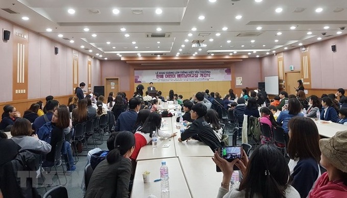 More Koreans interest in Vietnamese language - 1