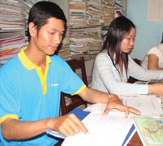 Hundreds lose billions in online pyramid scheme - 1