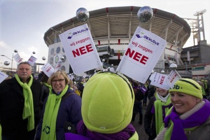 Eurozone jobless rate stuck at record high - 1