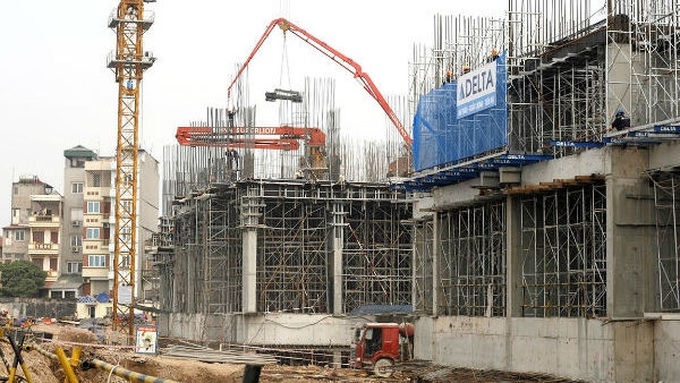 Over half of Vietnam’s construction firms see positive outlook in third quarter - 1