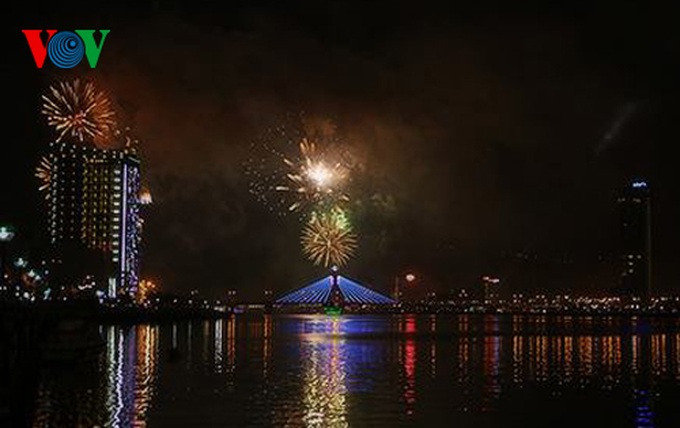 Revellers ring in Lunar New Year across Vietnam - 2