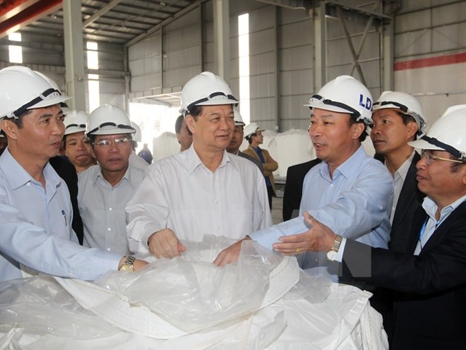 PM asks to expand Tan Rai bauxite-aluminium complex - 1