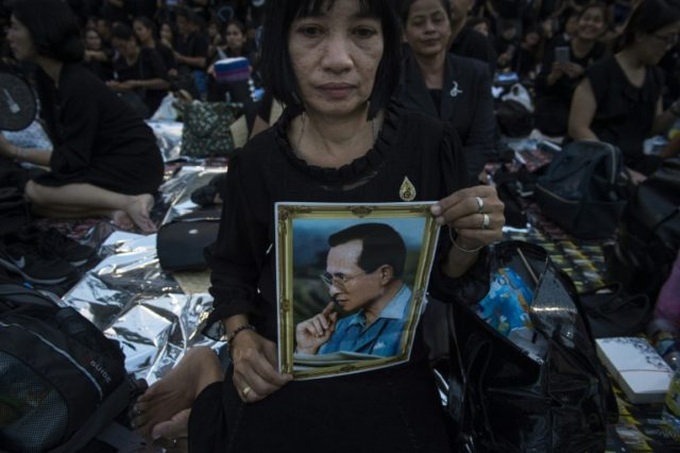 Thais poised for final goodbye to beloved King Bhumibol - 1