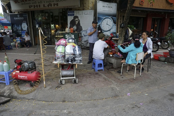 Hanoi’s pavement crack down proves to be failure - 3 Hanoi’s pavement crack down proves to be failure - 3