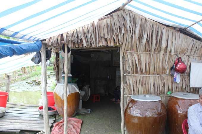 Poor man calls for help to save his wife - 2 Poor man calls for help to save his wife - 2