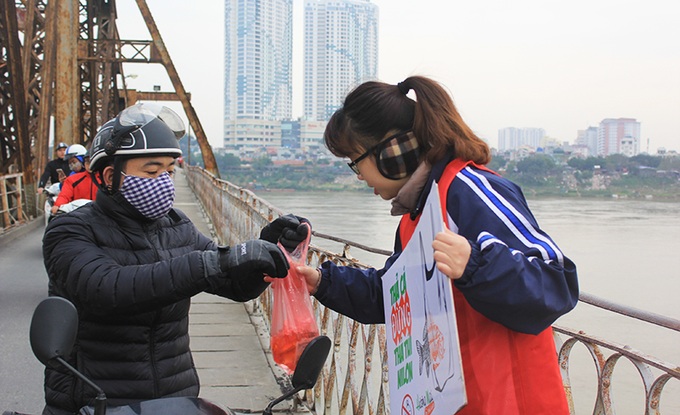 Carp released on Kitchen Gods' Day - 4