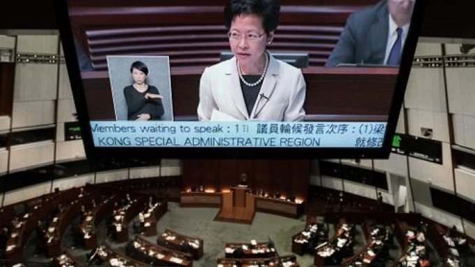 Political showdown in Hong Kong ahead of key reform vote - 1