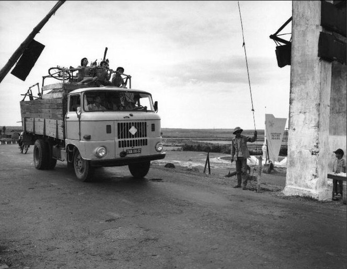 Vietnamese life in the 1990s - 32