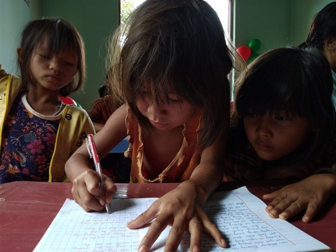 Disabled teacher gives gift of knowledge - 1