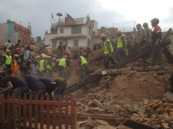 Over 800 confirmed dead after massive earthquake devastates Nepal - 1