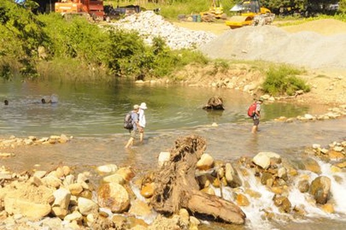 Chapor Waterfall appeals to adventurers - 1