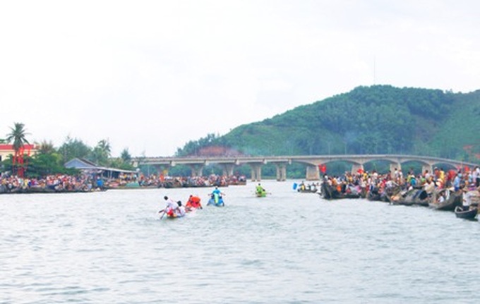 Boat race on Tam Giang Lagoon - 1 Boat race on Tam Giang Lagoon - 1