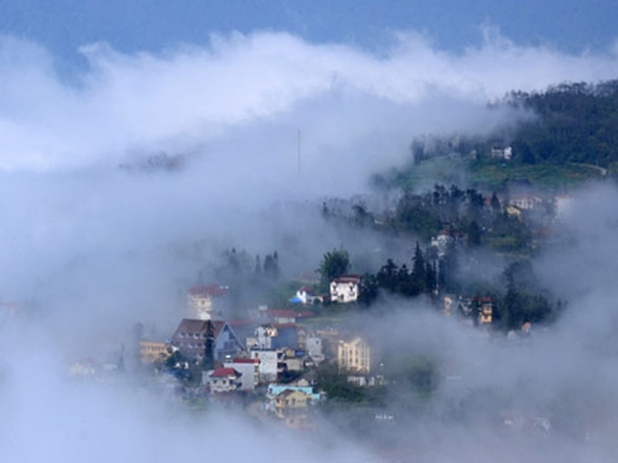 Cloudy Sapa attracts visitors - 8
