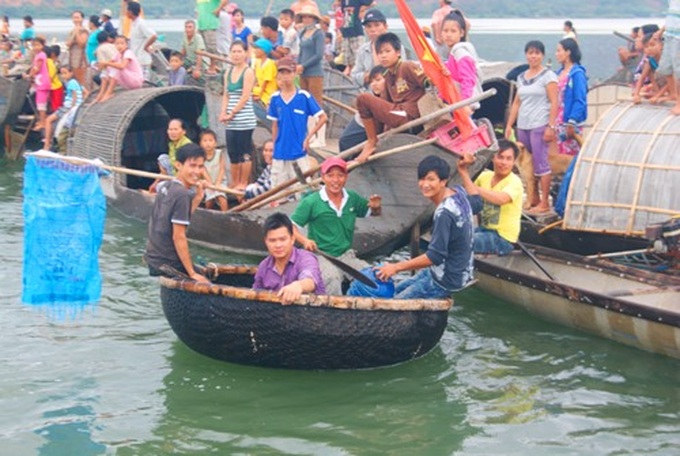 Boat race on Tam Giang Lagoon - 6 Boat race on Tam Giang Lagoon - 6