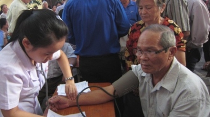 Ho Chi Minh City: elderly people benefit from free health care - 1