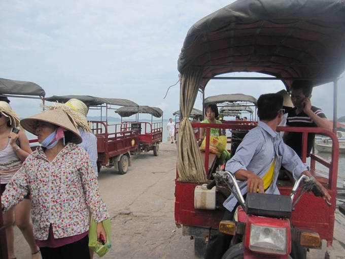 Tuk tuk vehicles to be banned in Quang Ninh - 1