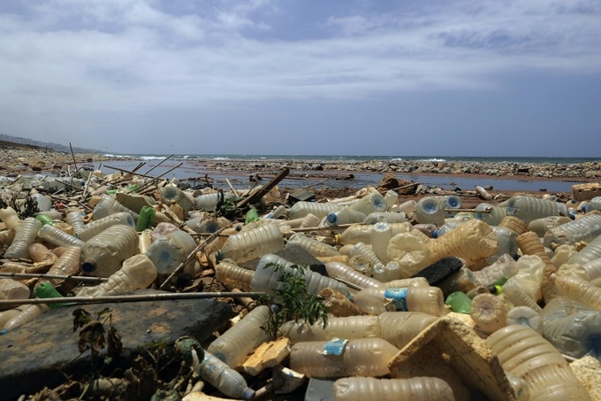 Oceans of garbage prompt war on plastics - 1 Oceans of garbage prompt war on plastics - 1
