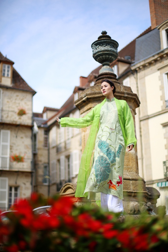 Ao dai set to shine in France - 1