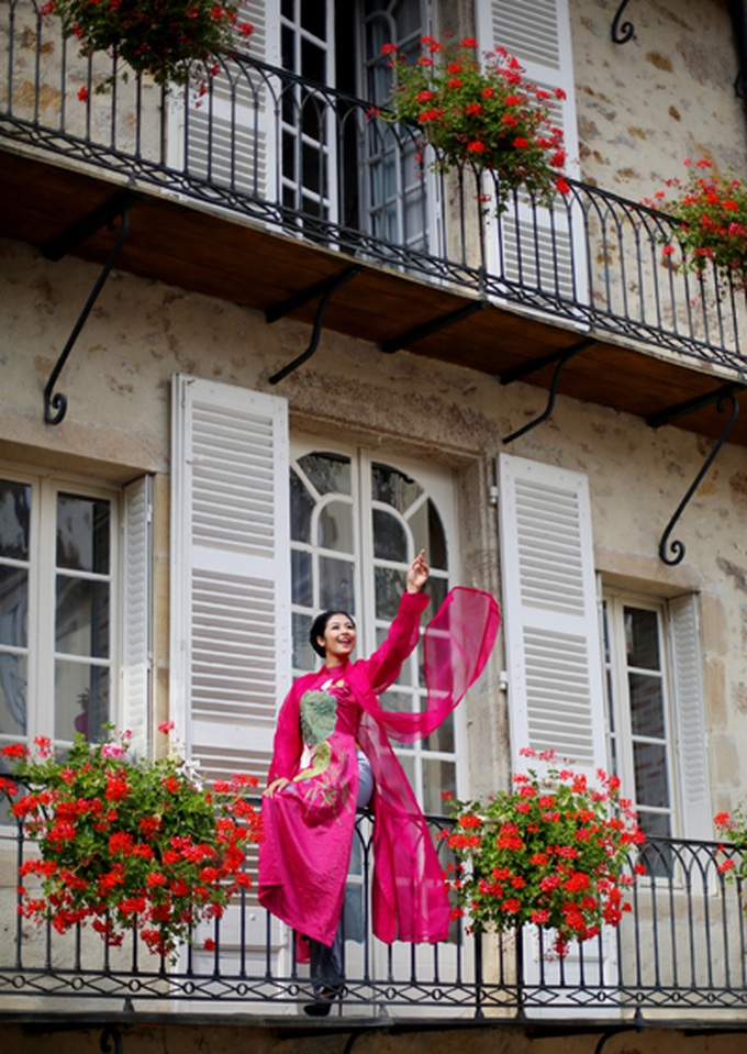 Ao dai set to shine in France - 2