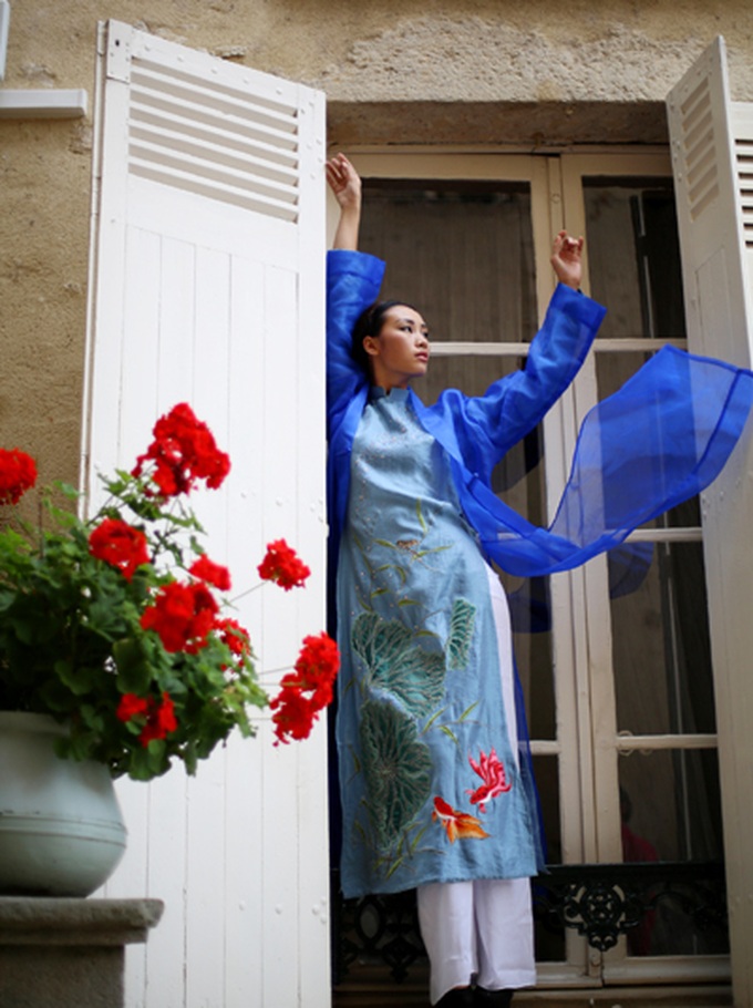 Ao dai set to shine in France - 4