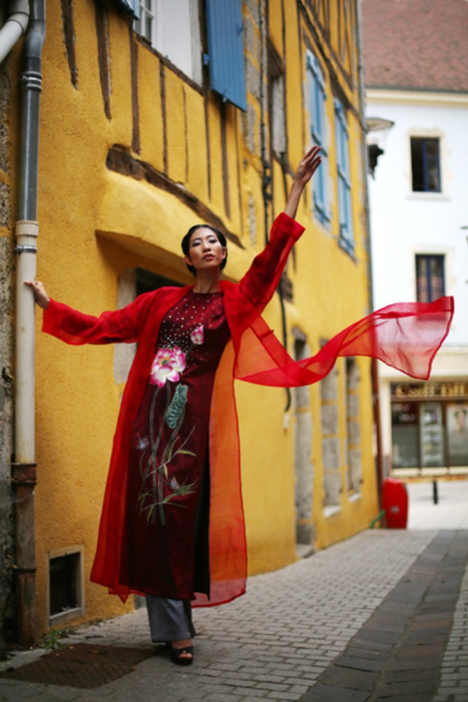 Ao dai set to shine in France - 9