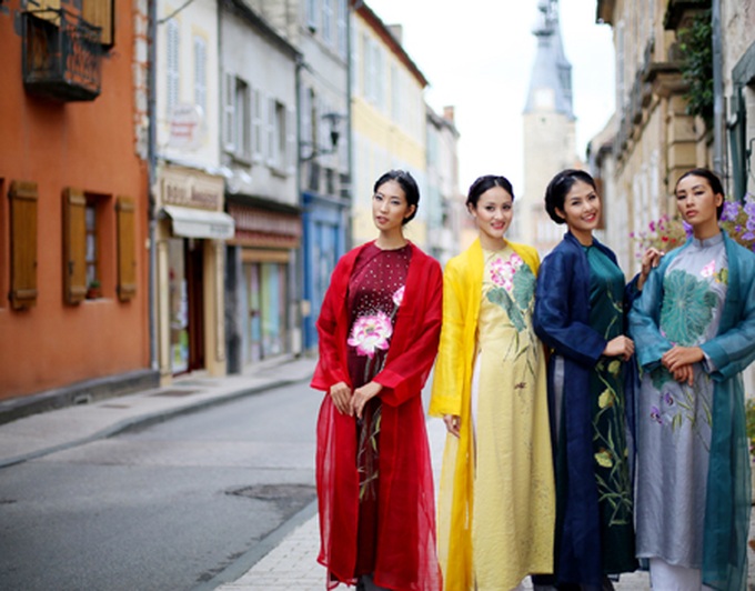 Ao dai set to shine in France - 11