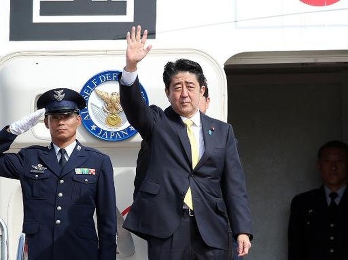 Japan PM visits Cambodia, Laos to top off ASEAN tour - 1