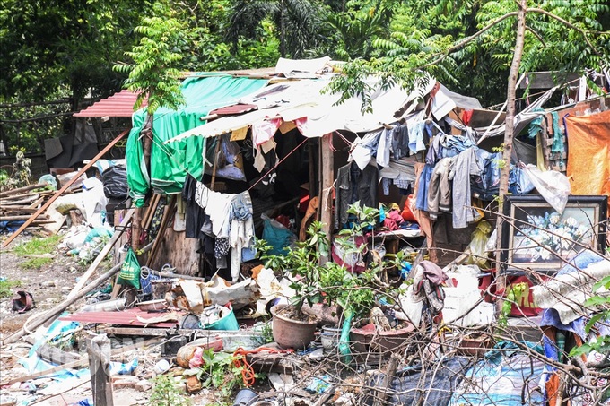 Life under Long Bien Bridge revealed - 9 Life under Long Bien Bridge revealed - 9