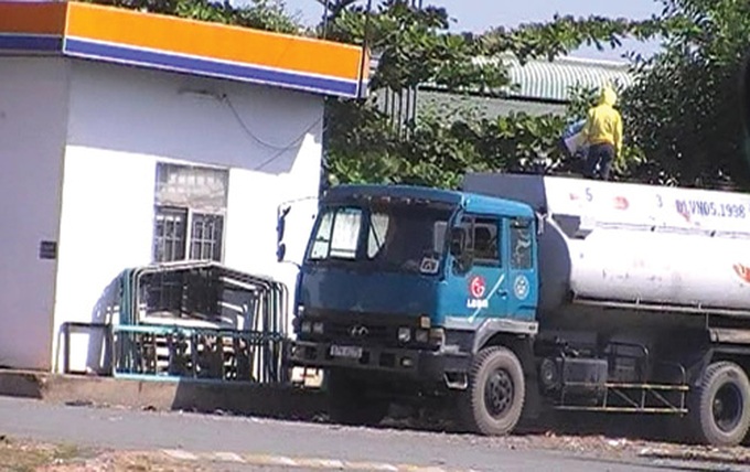 Adulterated petrol dealers leave trail - 4