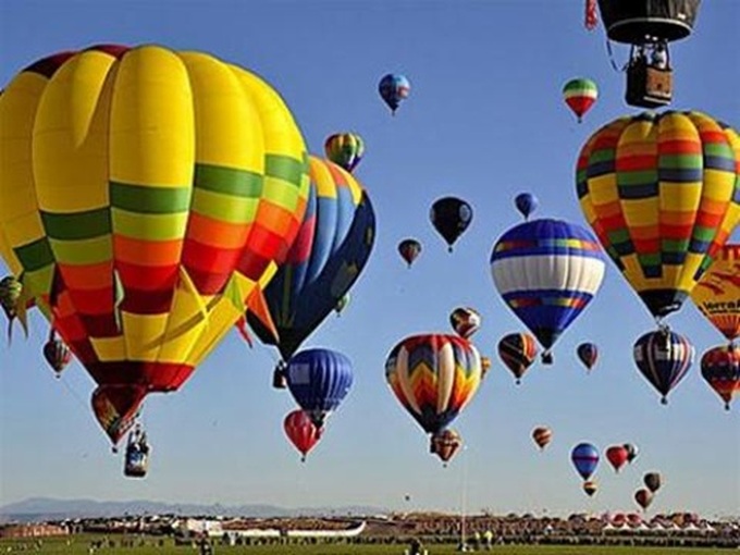 Festive holidays to celebrate Reunification Day - 2 Festive holidays to celebrate Reunification Day - 2